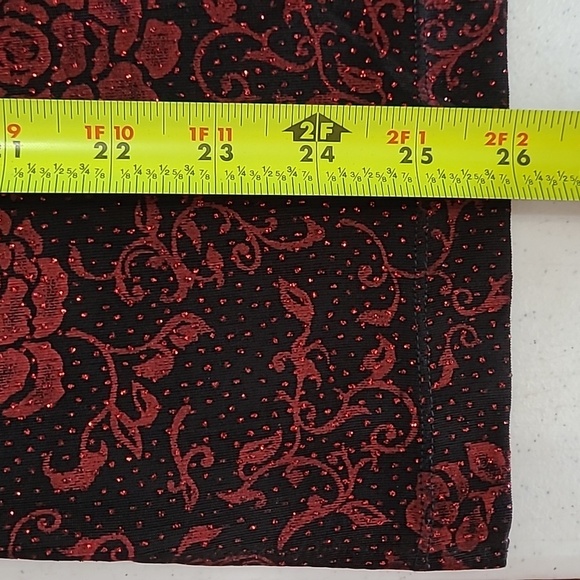 💥3for$12💥 Notations Semi-Sheer top with sparkly red rose pattern size Large - Picture 8 of 8